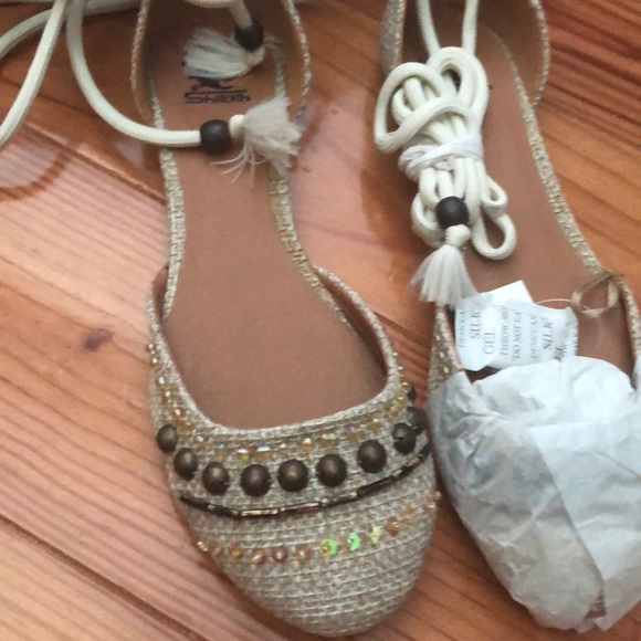 SKIEKH Beautiful ankle tie shoes - Picture 5 of 7